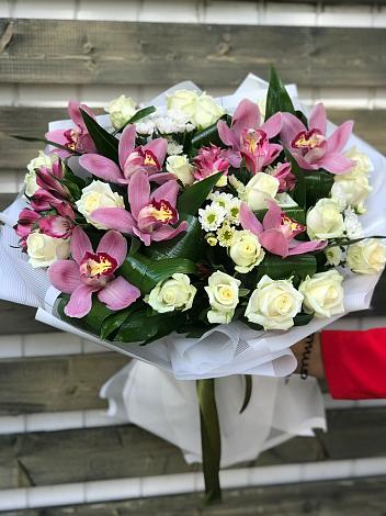 Букет цветов из: Розы и Хризантемы в Лесном Рязанской области