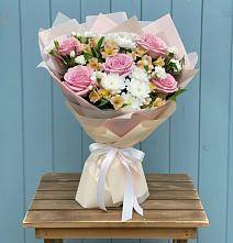 Букет цветов из:  Гвоздики, Орхидеи и Розы в Лесном Рязанской области