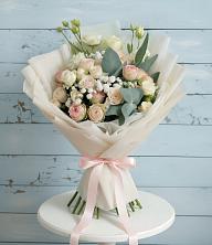 Букет цветов из:  Розы и Лизиантусы в Лесном Рязанской области