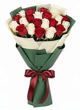 Букет Микс из красных и белых роз в Лесном Рязанской области