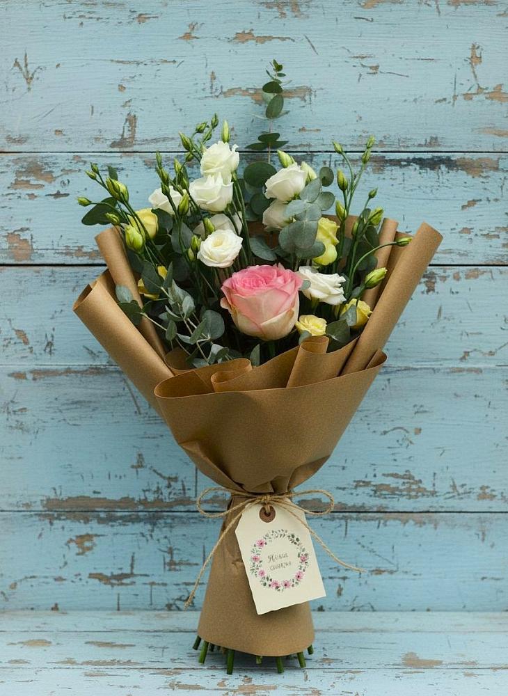 Букет цветов из: Розы и Лизиантусы в Лесном Рязанской области