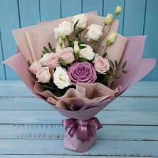 Букет цветов из:  Розы и Лизиантусы в Лесном Рязанской области