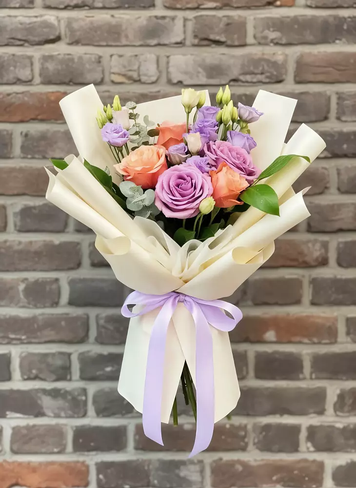 Букет цветов из: Лизиантусы и Розы в Лесном Рязанской области