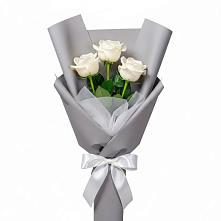 Букет 3 белые розы в Лесном Рязанской области