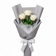 Букет 3 белые розы в Лесном Рязанской области