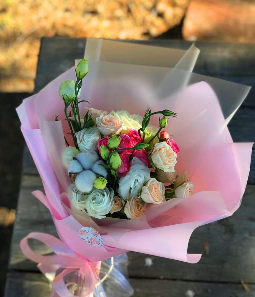 Букет цветов из: Розы и Лизиантусы в Лесном Рязанской области