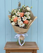 Букет цветов из:  Альстромерии, Лизиантусы, Розы и Хризантемы в Лесном Рязанской области