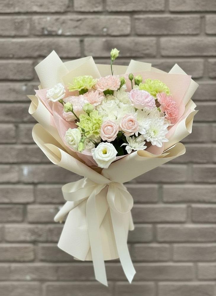 Букет цветов из: Гвоздики, Розы, Лизиантусы и Хризантемы в Лесном Рязанской области