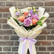 Букет цветов из:  Лизиантусы и Розы в Лесном Рязанской области