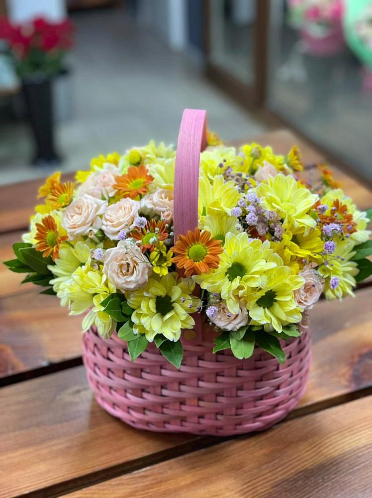 Цветочная композиция из Хризантемы и Розы в корзине в Лесном Рязанской области