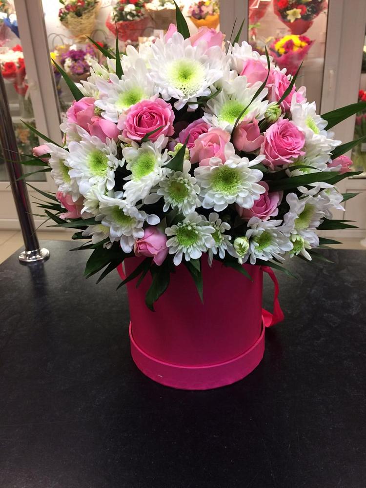 Цветочная композиция из Розы и Хризантемы в шляпной коробке в Лесном Рязанской области