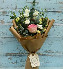 Букет цветов из:  Розы и Лизиантусы в Лесном Рязанской области