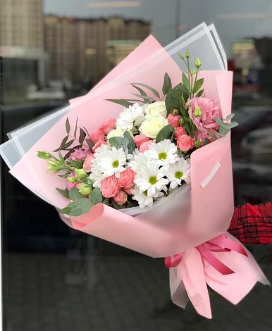 Букет цветов из: Розы, Лизиантусы и Хризантемы в Лесном Рязанской области